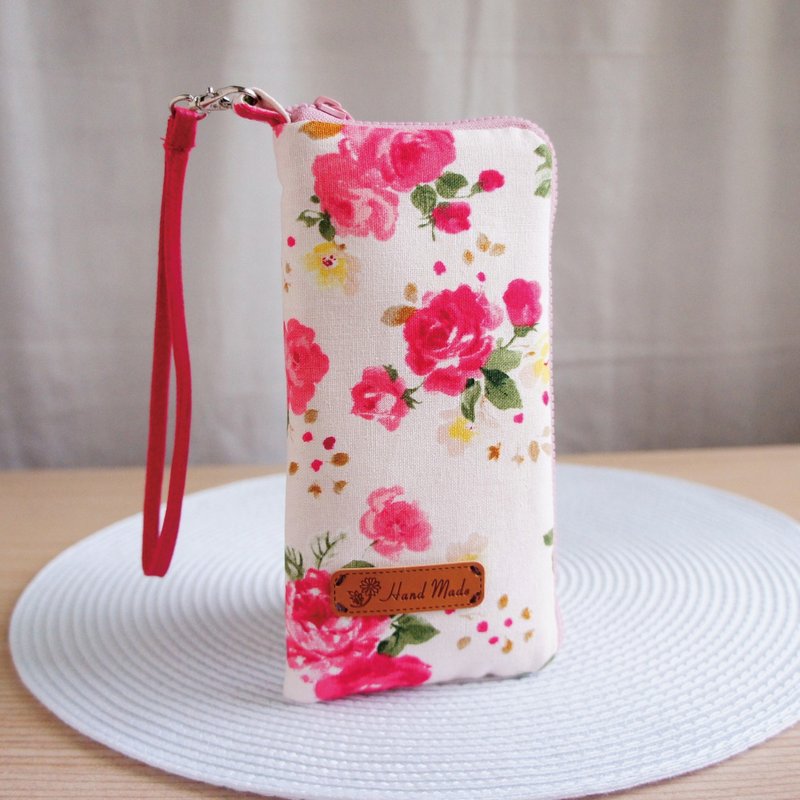 Lovely【日本布】浅粉桃红玫瑰手机袋、眼镜袋、5寸半可用 - 手机壳/手机套 - 棉．麻 粉红色