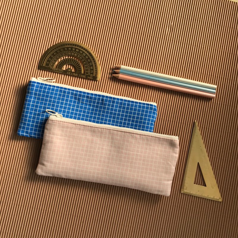 长方形的拉链袋 - 方格作业簿。abbiesee特选印花系列 - 铅笔盒/笔袋 - 棉．麻 粉红色