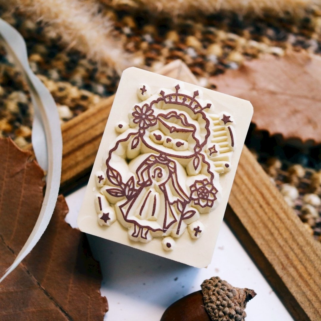 手工橡皮章 - 狮子座女孩 星座系列章 4X5cm (可定制文字) - 印章/印台 - 橡胶 咖啡色