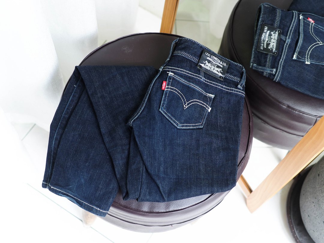 levis W25 深海蓝经典素面青春日札  棉质丹宁牛仔古董低腰长裤 - 女装长裤 - 棉 蓝色