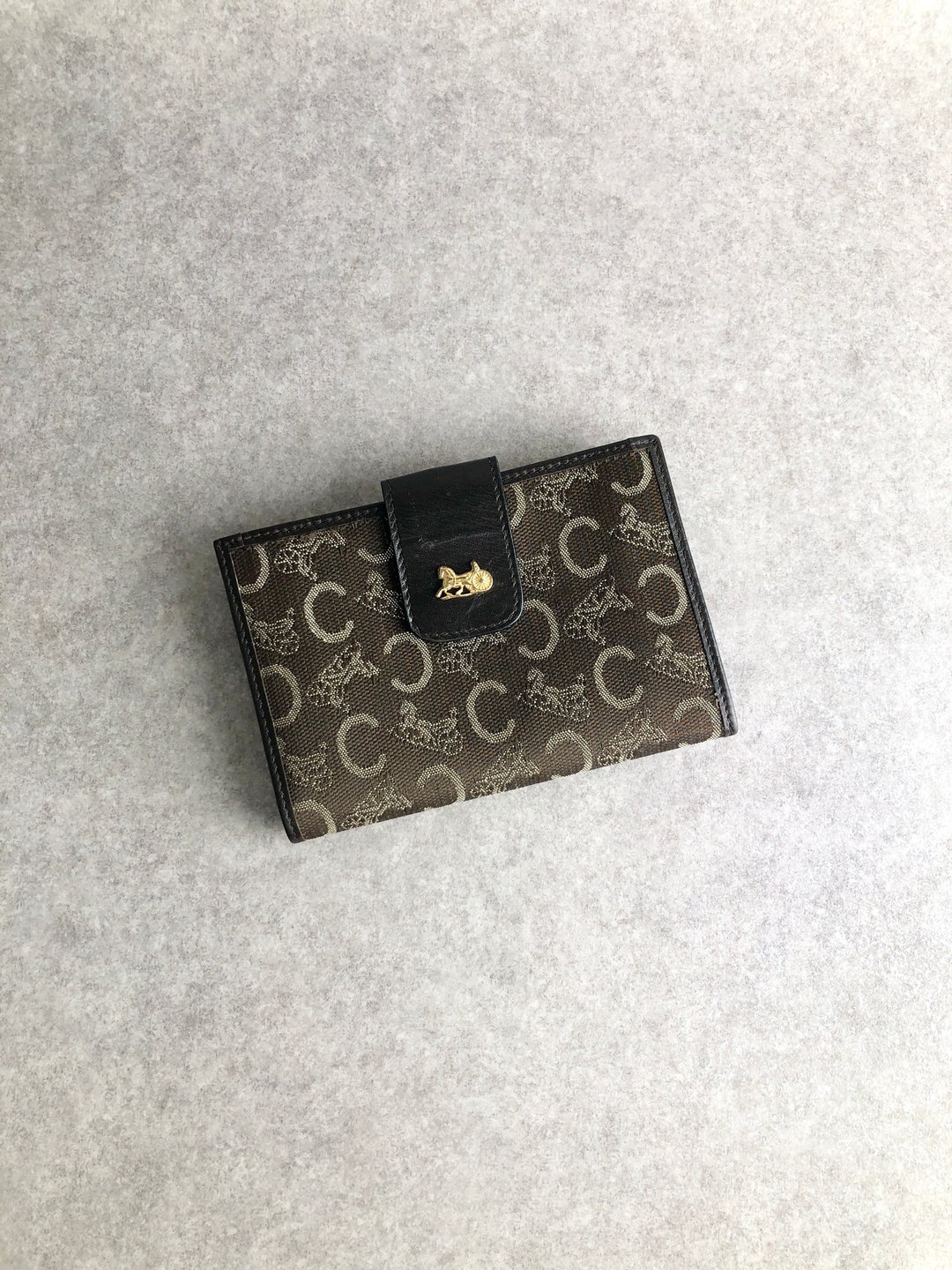 【VintageShop solo 日本直送中古包专卖店】CELINE 经典马车图腾短夹 棕色 缇花 复古 i2z34z - 皮夹/钱包 - 棉 咖啡色