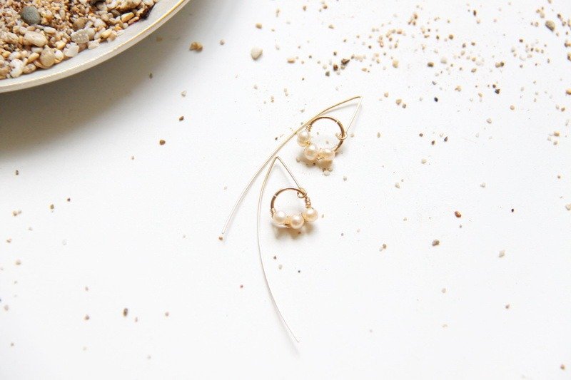 简约风珍珠长针耳环/  Modern Pearl 14KGF long dangle earring - 耳环/耳夹 - 宝石 白色