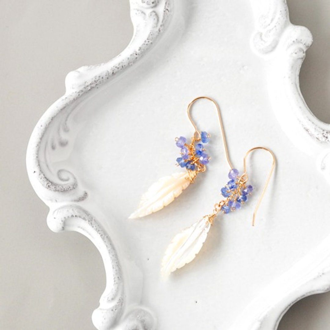 14kgf/mother of pearl leaf carving x tanzanite earrings - 耳环/耳夹 - 宝石 