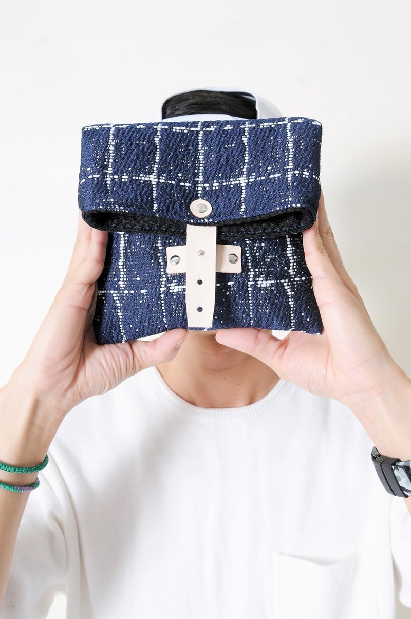 换季特卖 SAPPHIRE-手做皮革格纹棉布折叠式相机/收纳包 - 相机包/相机袋 - 棉．麻 蓝色