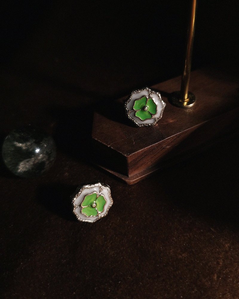 古典耳环 / 冬花 - Vintage - 耳环/耳夹 - 塑料 多色