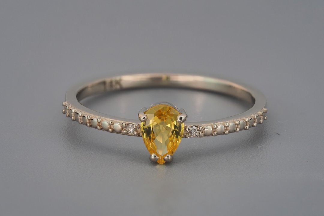 14 kt gold ring with sapphire and diamonds are hand made item. - 戒指 - 贵金属 金色