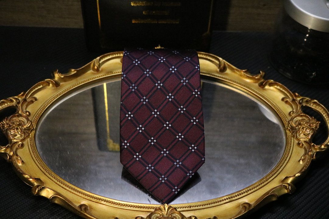 酒红色菱格纹真丝领带商务绅士necktie - 领带/领带夹 - 丝．绢 多色