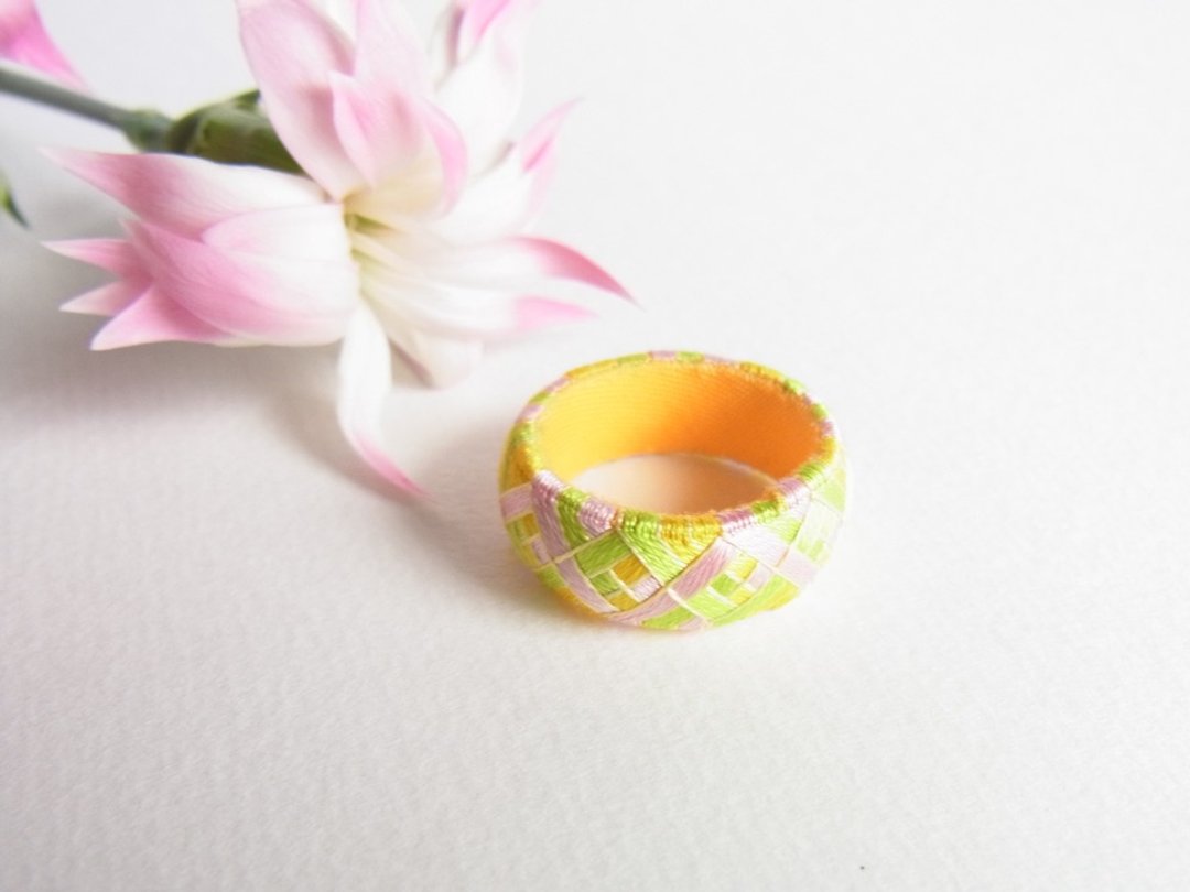 silk ring KAGA yubinuki - 戒指 - 丝．绢 黄色