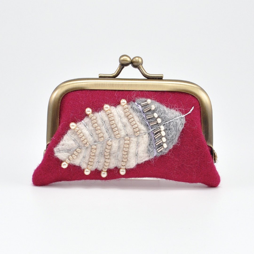 tiny purse with frame, coin purse, leaf pattern purse, pink purse, No,1 - 化妆包/杂物包 - 羊毛 粉红色