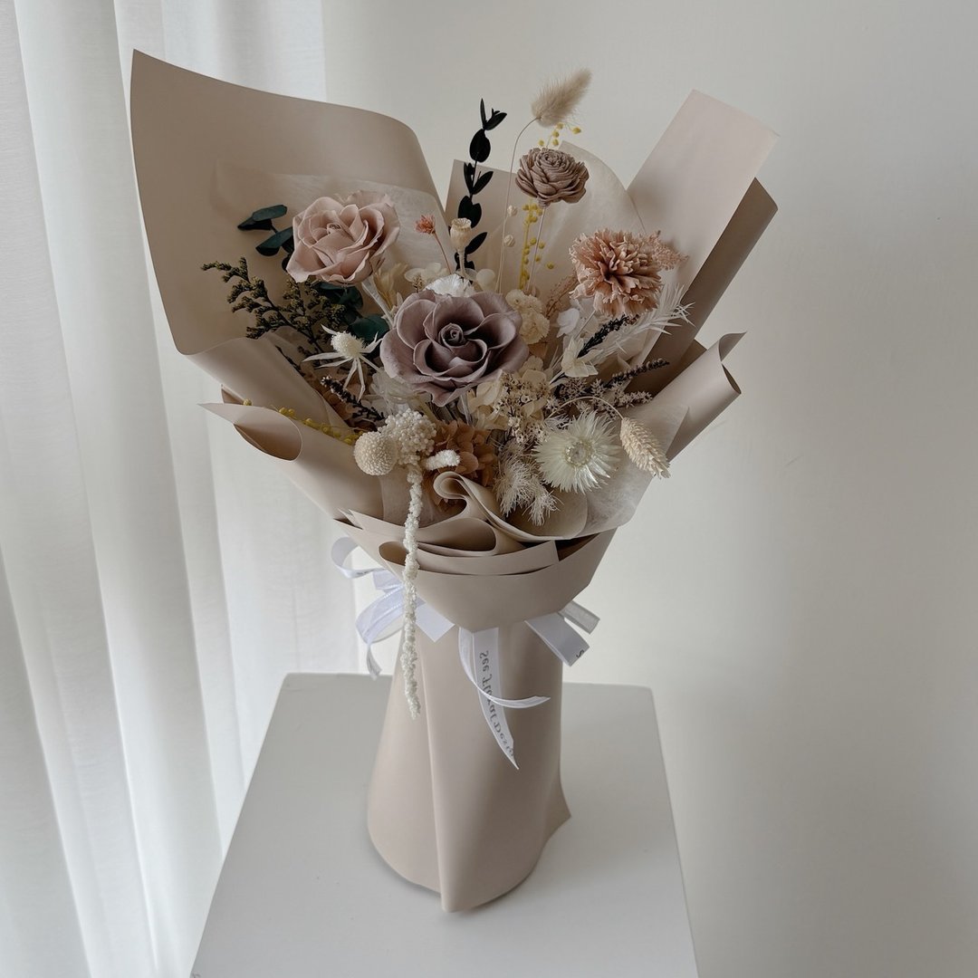 SEE 看见花艺设计|情人节|永生玫瑰 |生日|秋风喃扩香玫瑰花束 - 干燥花/捧花 - 植物．花 