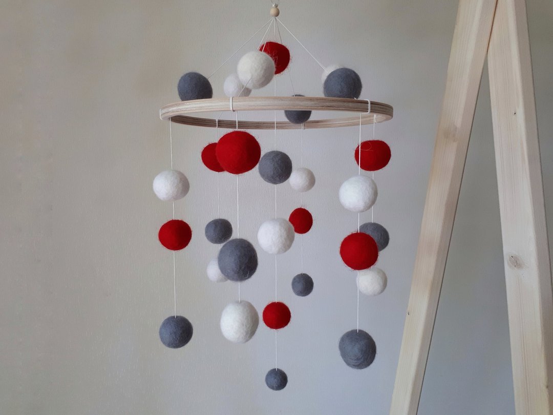 Montessori baby mobile, felt balls nursery decor, crib mobile, baby shower gift - 玩具/玩偶 - 环保材料 银色