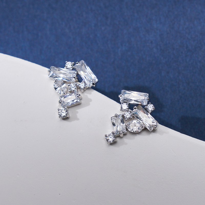 璀璨排钻耳环 抗敏耳针 璀璨排钻系列(可提供改耳夹付费服务) - 耳环/耳夹 - 铜/黄铜 银色