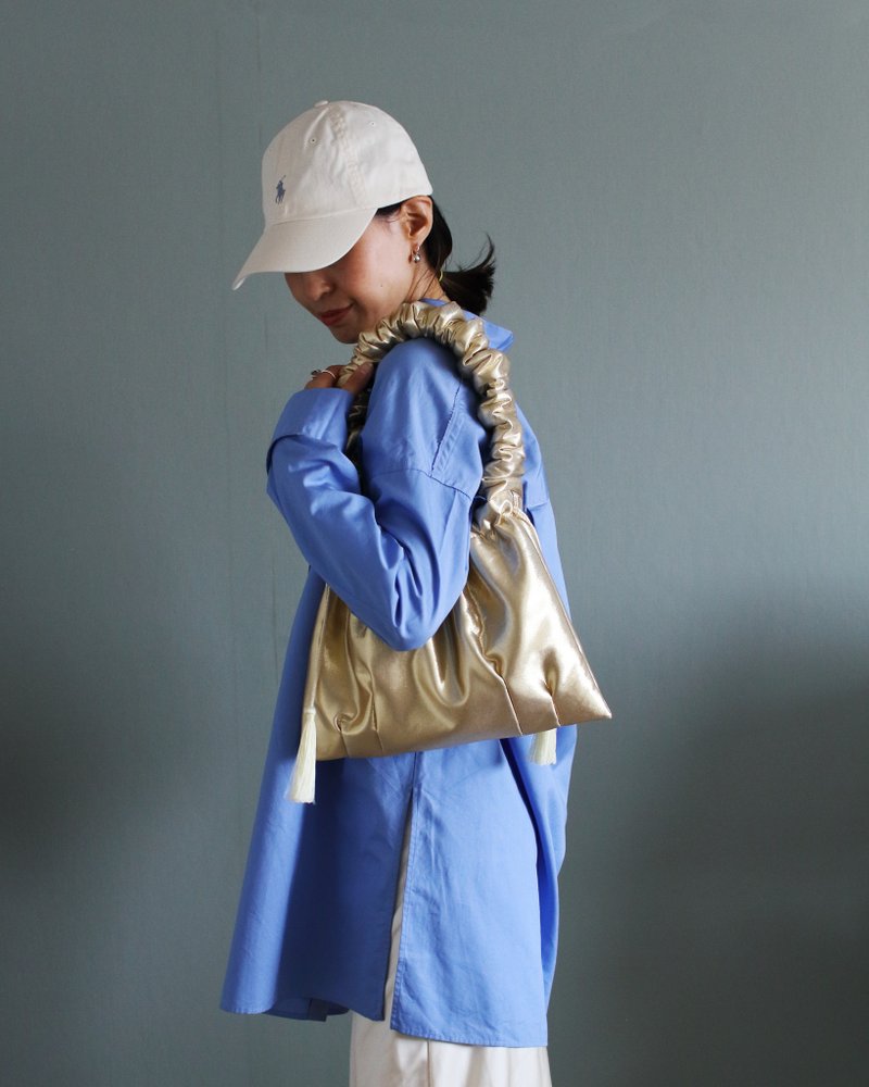 金属Kinchaku. 抽绳包 - 手提包/手提袋 - 其他材质 金色