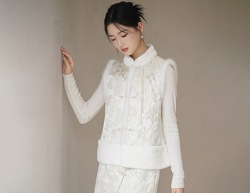 新中式 秋冬毛领醋酸织金提花棉衣唐装背心/半裙 - 女装上衣 - 棉．麻 白色