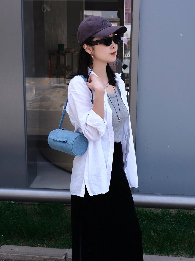 又甜又酷的蝴蝶结牛仔圆筒腋下包 浅牛仔色 - 侧背包/斜挎包 - 棉．麻 蓝色