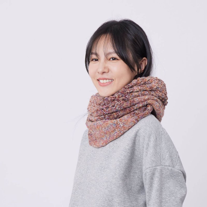 Kiki花紗輕暖針織脖圍/紅繽紛太妃 - 围巾/披肩 - 其他人造纤维 红色