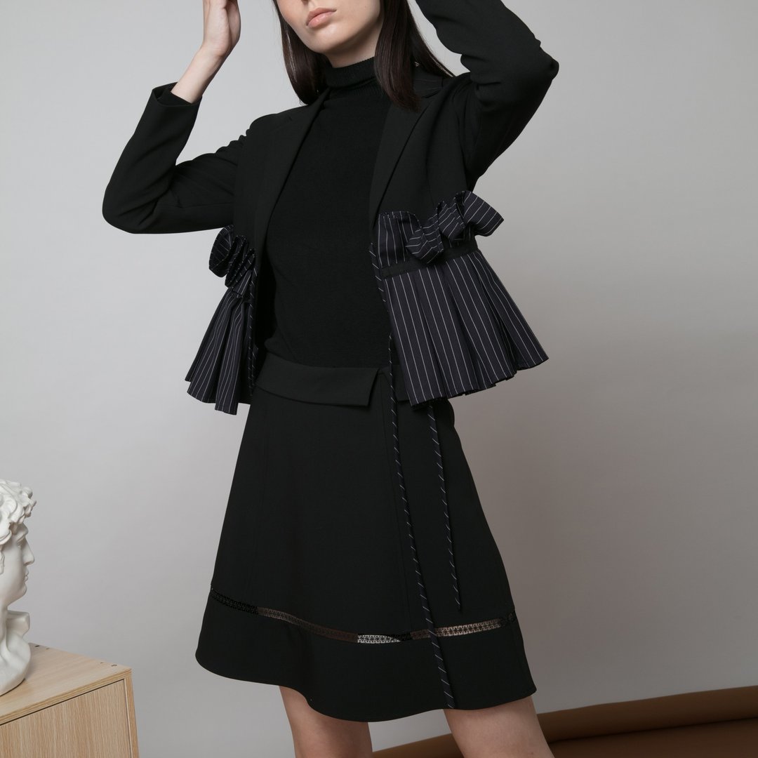 FW19黑色钻空蕾丝下身短裙-香港原创品牌Lapeewee - 裙子 - 其他人造纤维 黑色