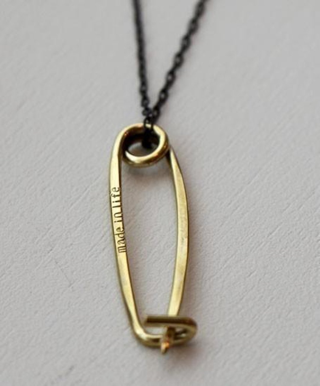 Brass necklace safety pin - 项链 - 其他金属 金色