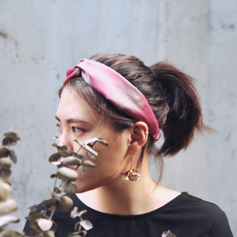 极光／桃红与绿／激光双色布／手工 十字松紧发带_Aurora//flash bicolor fiber/Pink and green/Viscose/Taiwan handmade crisscross elastic hairband - 发饰 - 丝．绢 红色