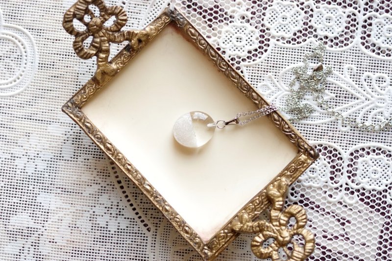 树脂艺术 双色调椭圆形坠饰・白雪公主 - 项链 - 树脂 白色