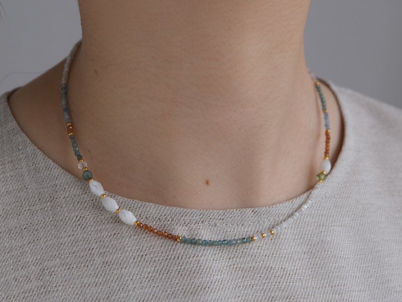 珍珠母贝项链 天然石项链 海蓝宝石 磷灰石 贝壳 橄榄石 石榴石 护身符 赠礼 - 项链 - 宝石 蓝色