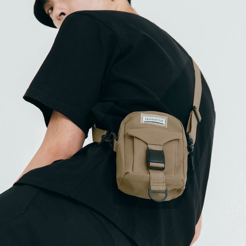 PPACK Waterproof 煽动者防水轻量侧背小包/卡其色 - 化妆包/杂物包 - 防水材质 黑色