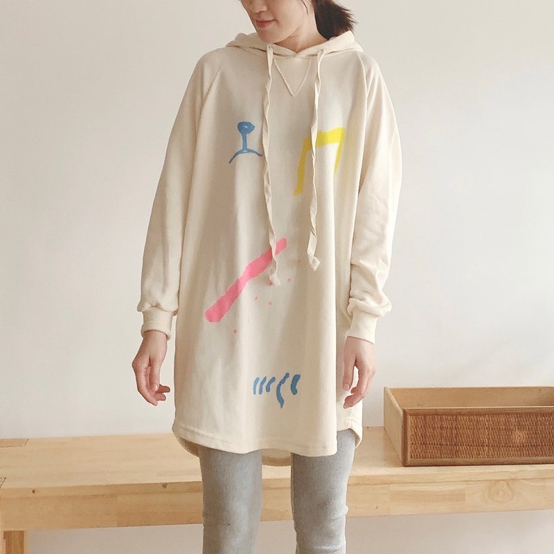 猫、丁丁小子 米卡其手工印花长版口袋帽t - 洋装/连衣裙 - 棉．麻 白色