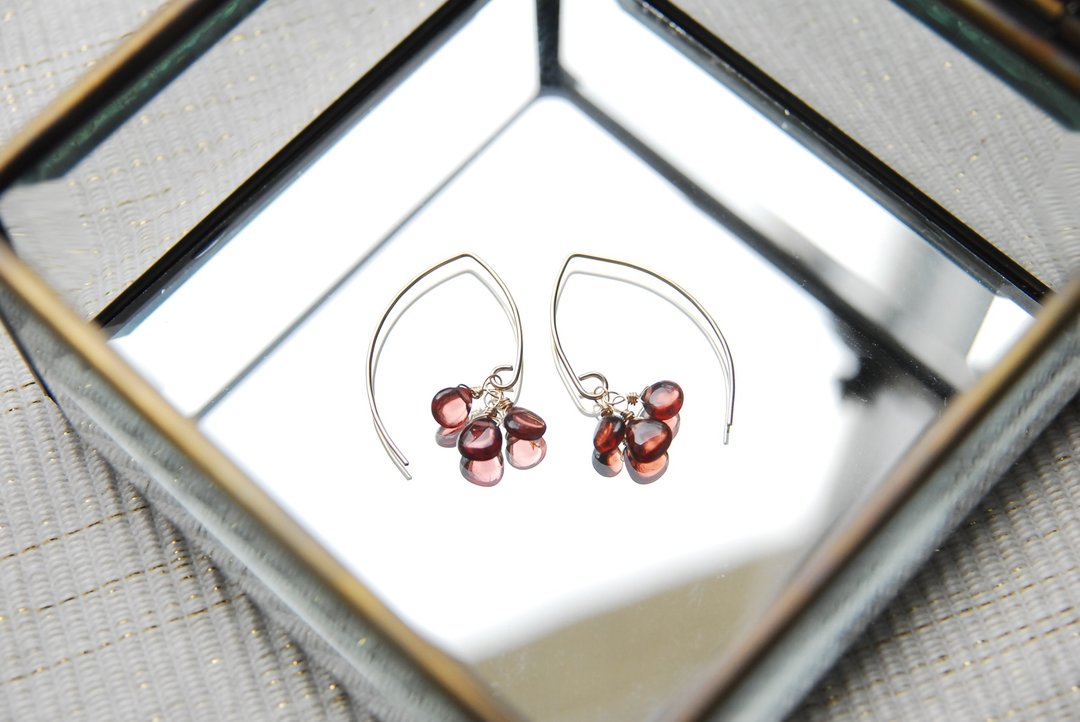3 small garnet marquise hook earrings 14kgf - 耳环/耳夹 - 半宝石 红色