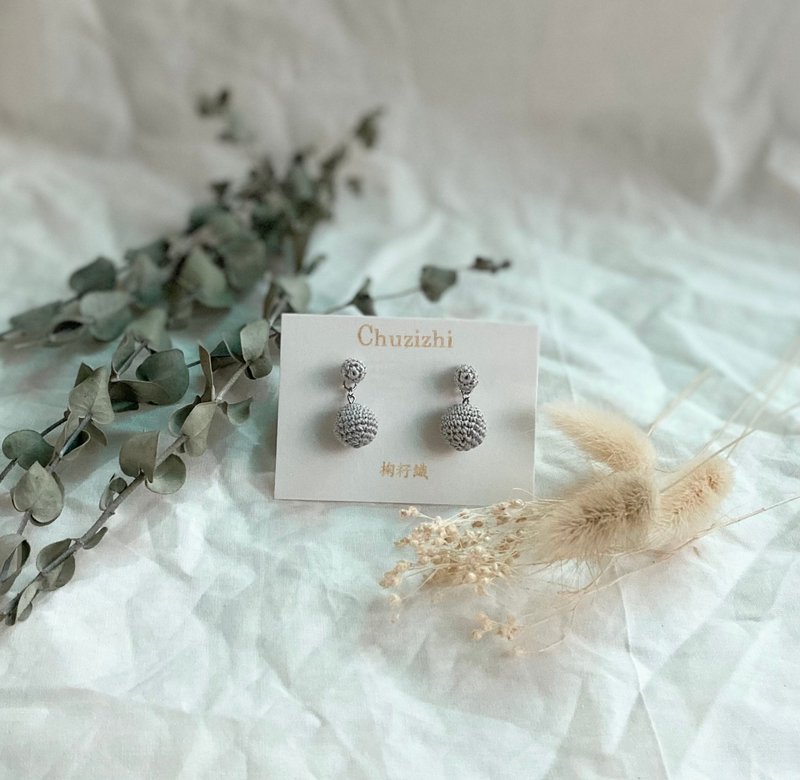 灰色系两种戴法_手作编织球耳环_316L 医疗钢针 钩织耳环 - 耳环/耳夹 - 棉．麻 灰色