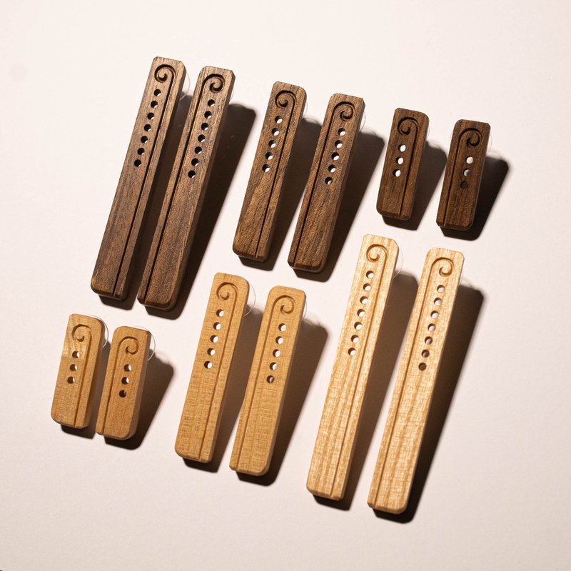 木质耳钉 – 白蜡木与胡桃木饰品，致赠她的礼物，极简风格 - 耳环/耳夹 - 木头 