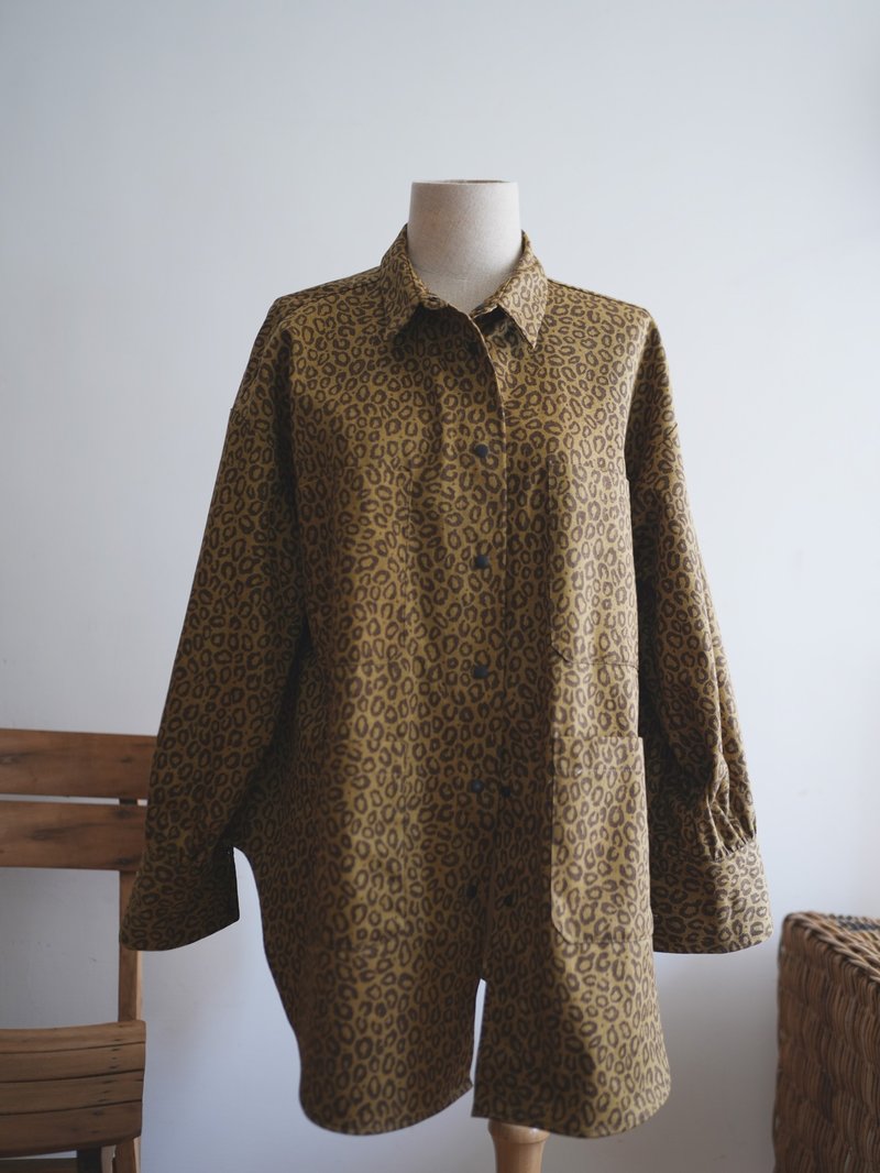 挺版豹纹工装衬衫 - 女装衬衫 - 棉．麻 咖啡色