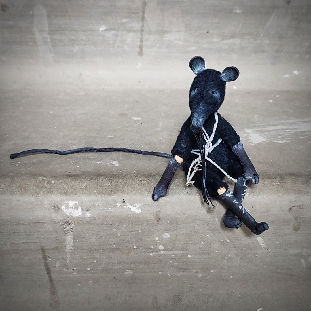 Creepy rat. Black creepy rat doll. Gothic rat figurine. Rat handmade. - 玩偶/公仔 - 棉 黑色