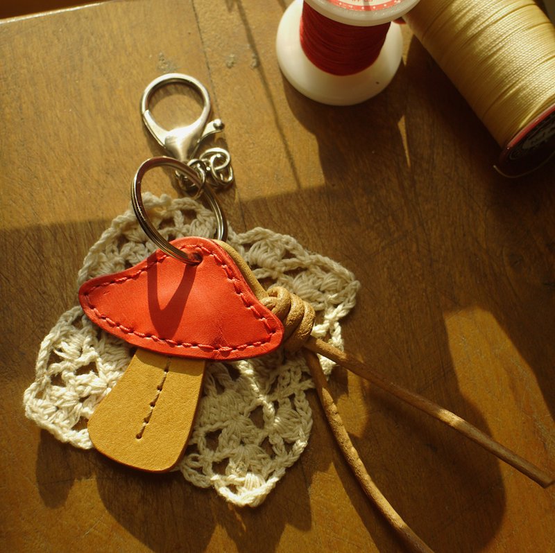 Mushroom keychain - 吊饰 - 真皮 红色