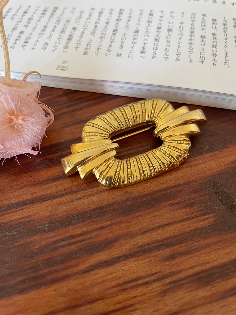 金银宝贝古董金色ART DECO 几何盾牌别针胸针 34 - 胸针 - 其他金属 金色