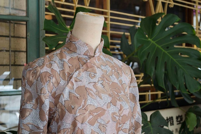 裸肤粉紫微透花叶无开衩七分袖早期改良旗袍 | vintage莞洱古着 - 洋装/连衣裙 - 聚酯纤维 