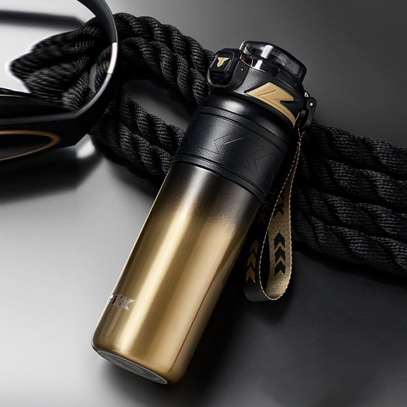 【TKK】迈越系列 316不锈钢 直饮+吸管 保温运动水壶900ML-力拓金 - 水瓶/水壶 - 不锈钢 金色