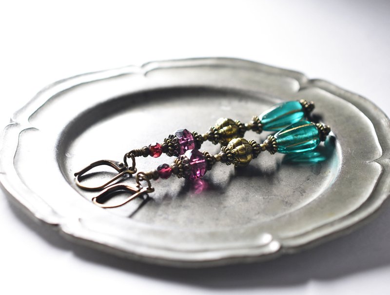 绿捷克珠和酒红复古珠、手鞠黄铜和石榴石耳针 - 耳环/耳夹 - 玻璃 绿色