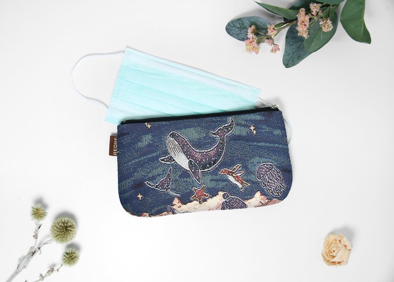 口罩收纳套 缇花布设计 防泼水可水洗 附精美礼盒包装 星空水族馆 - 化妆包/杂物包 - 环保材料 