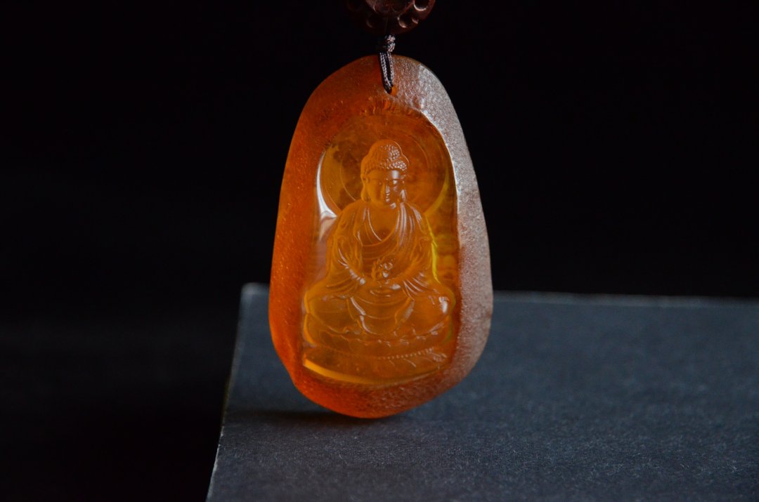 【如来】Amber 天然波罗的海琥珀原石雕刻佛像 传统文艺项链 - 项链 - 宝石 红色