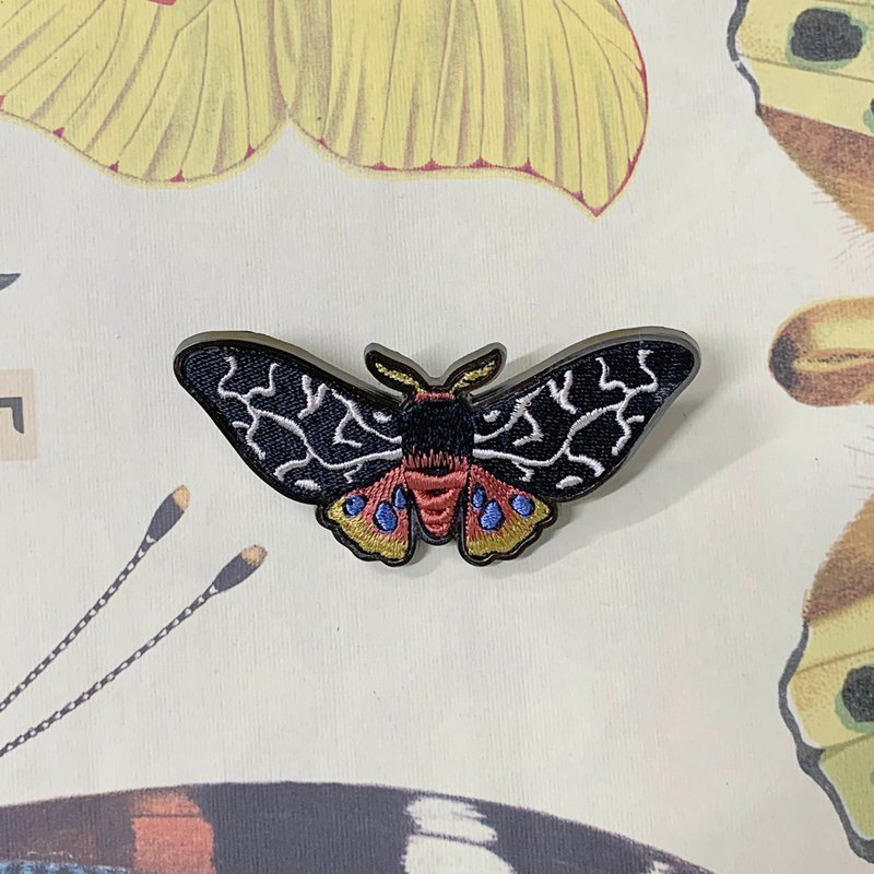 Embroidery Butterfly Metal Pin 9x4 cm. - 胸针 - 其他金属 红色