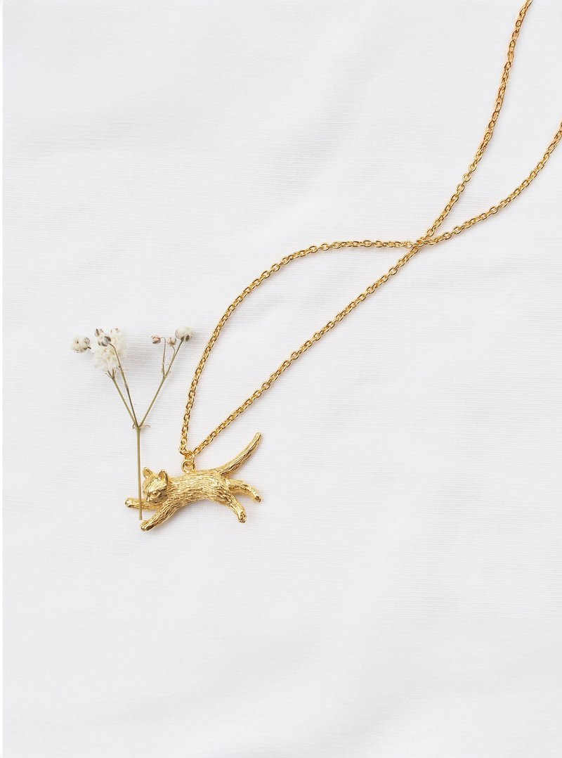 跃动猫咪坠饰项链，925纯银猫咪吊饰项链。 - 项链 - 纯银 金色