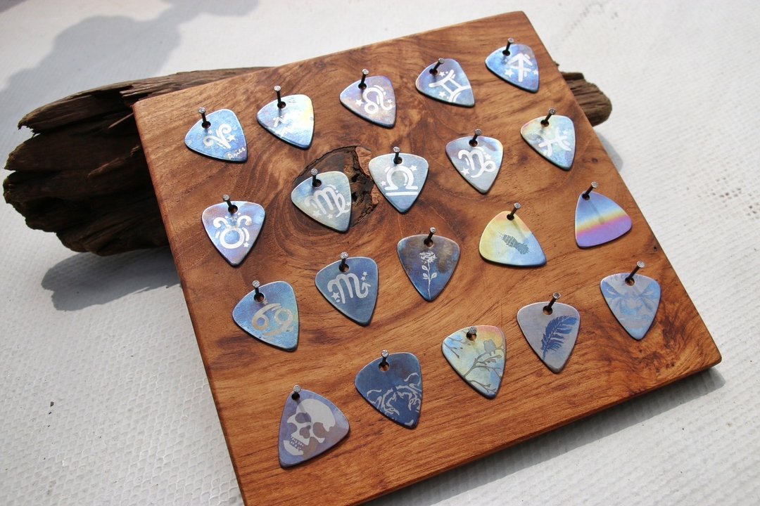 【定制化礼物】纯钛定制化吉他拨片 guitar pick - 吉他配件 - 其他金属 多色