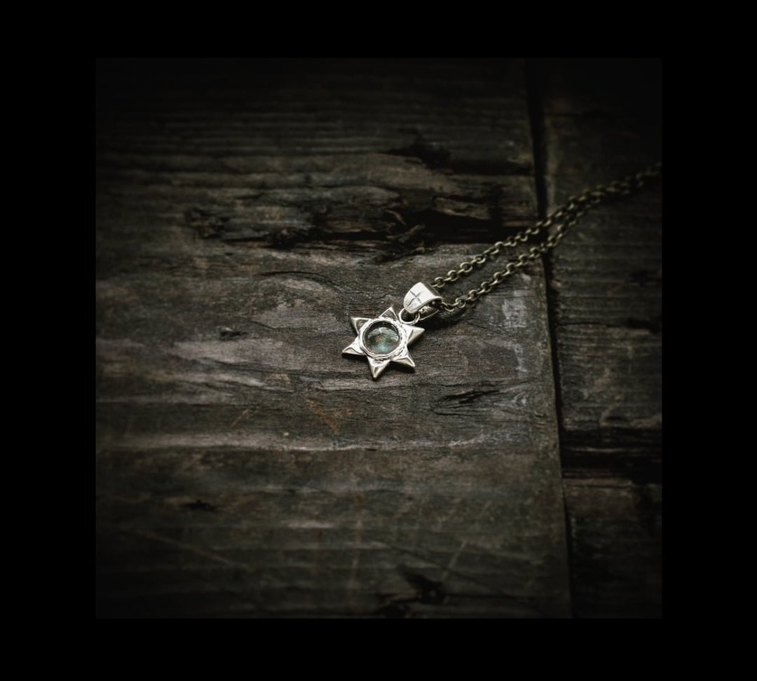 六角冰晶 光谱石迷你银坠 Snowflake sliver pendant - 项链 - 银 银色