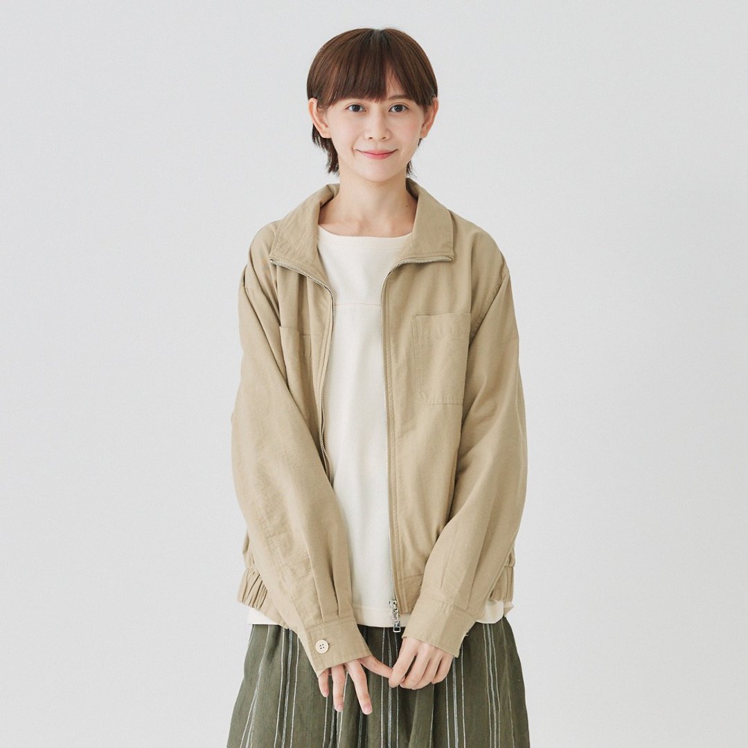 【Simply Yours】松紧下摆立领外套 卡其F - 女装衬衫 - 棉．麻 卡其色
