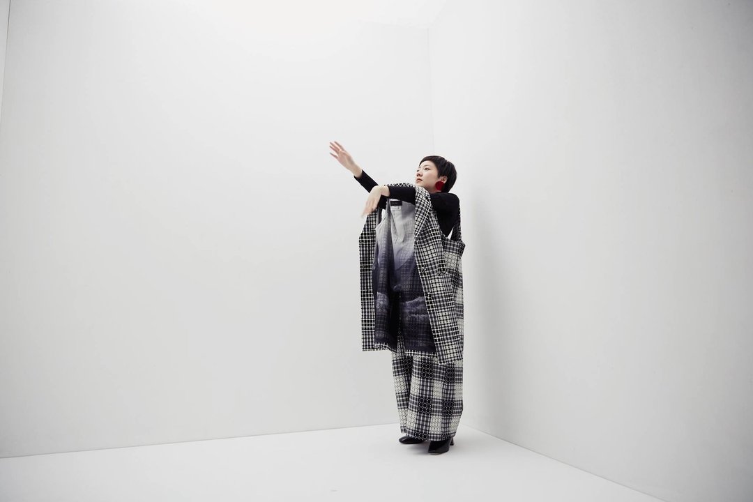 云 躲 在 西装外套 黑白格纹 - 女装休闲/机能外套 - 其他材质 白色