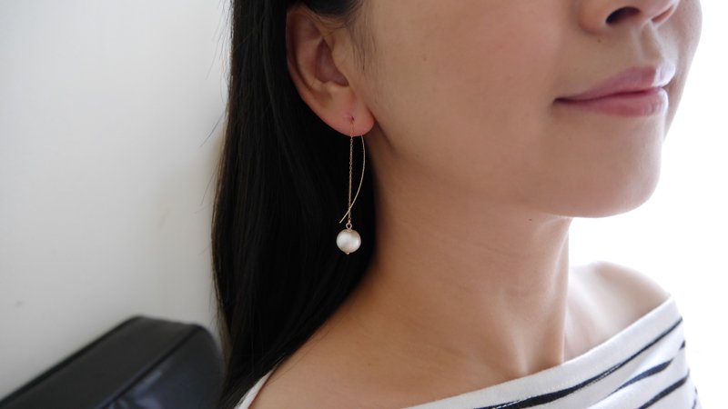 摇摆女郎棉花珍珠耳环│镀18kgf (only针式) 礼物 气质 棉花珍珠 - 耳环/耳夹 - 宝石 白色