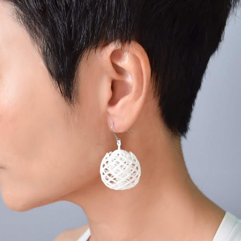 バッズ　ピアス　白 - 耳环/耳夹 - 塑料 白色