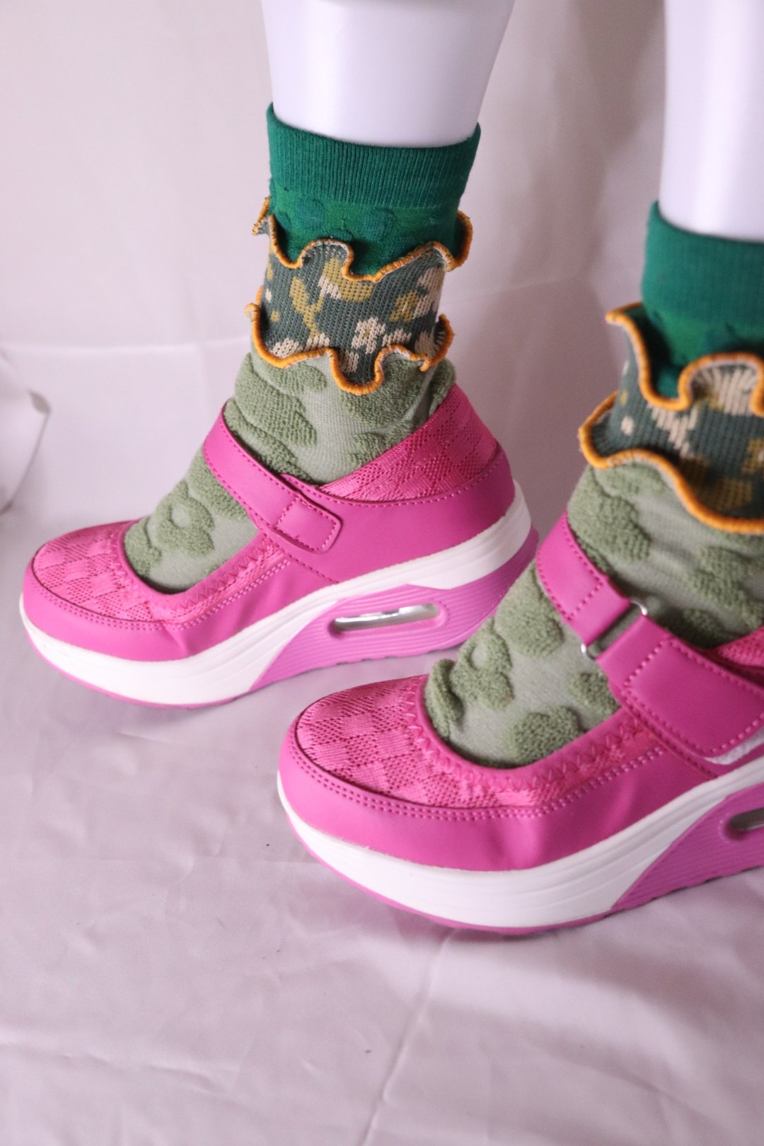绿色×黄色 彩色荷叶边袜子 抢眼袜子 个性袜 22.5〜25 女袜 socks - 袜子 - 其他材质 绿色