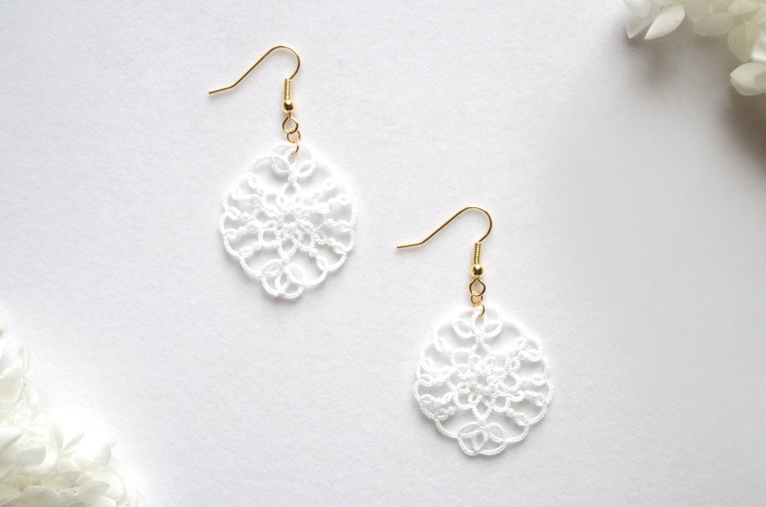 Tatting Lace Oval Earrings - Blanc - 耳环/耳夹 - 棉 白色