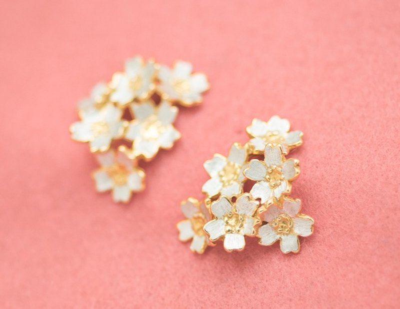 Japanese jewelry - Sakura - large earrings - Cherry blossom - 耳环/耳夹 - 其他金属 金色